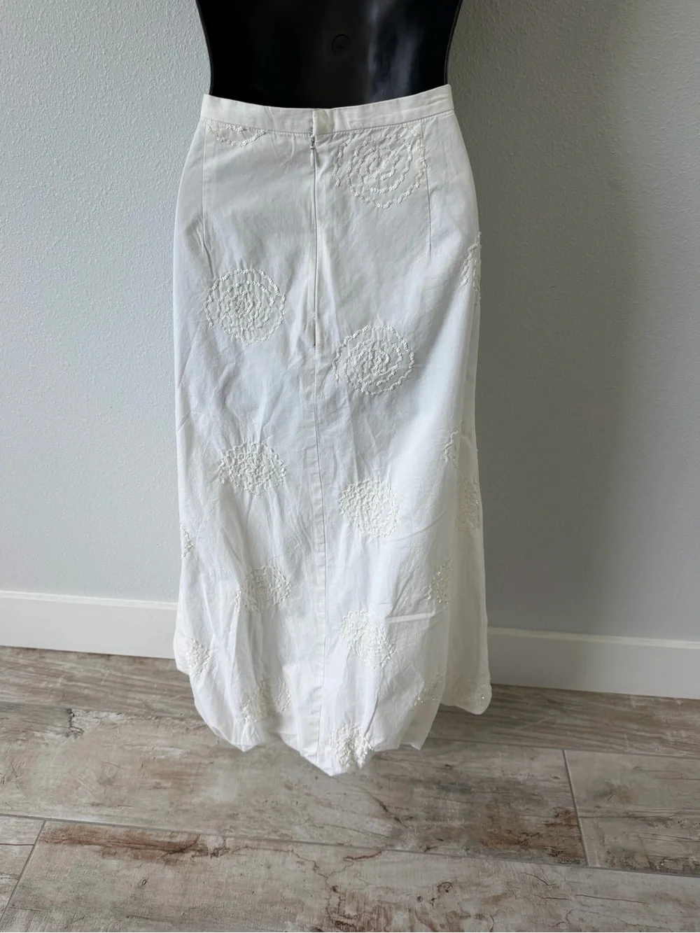 Classic White Embroidered Maxi Skirt - Women's Elegant Summer Skirt